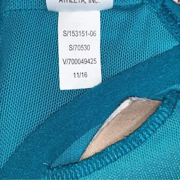 Athleta Blue Underwire Bikini Top Size 32 B/C - Picture 6 of 11